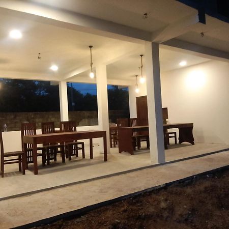 Kusuma'S Lazy Left Hotel Midigama Timur Bagian luar foto