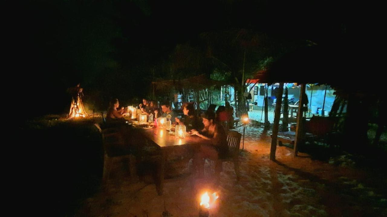 Kusuma'S Lazy Left Hotel Midigama Timur Bagian luar foto