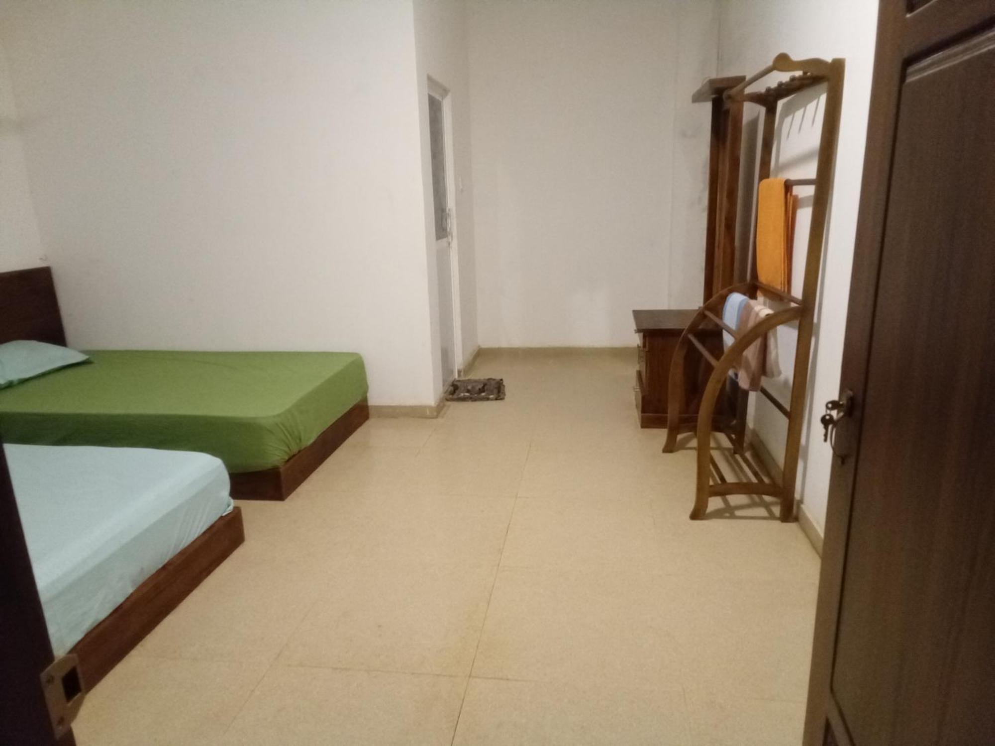 Kusuma'S Lazy Left Hotel Midigama Timur Bagian luar foto