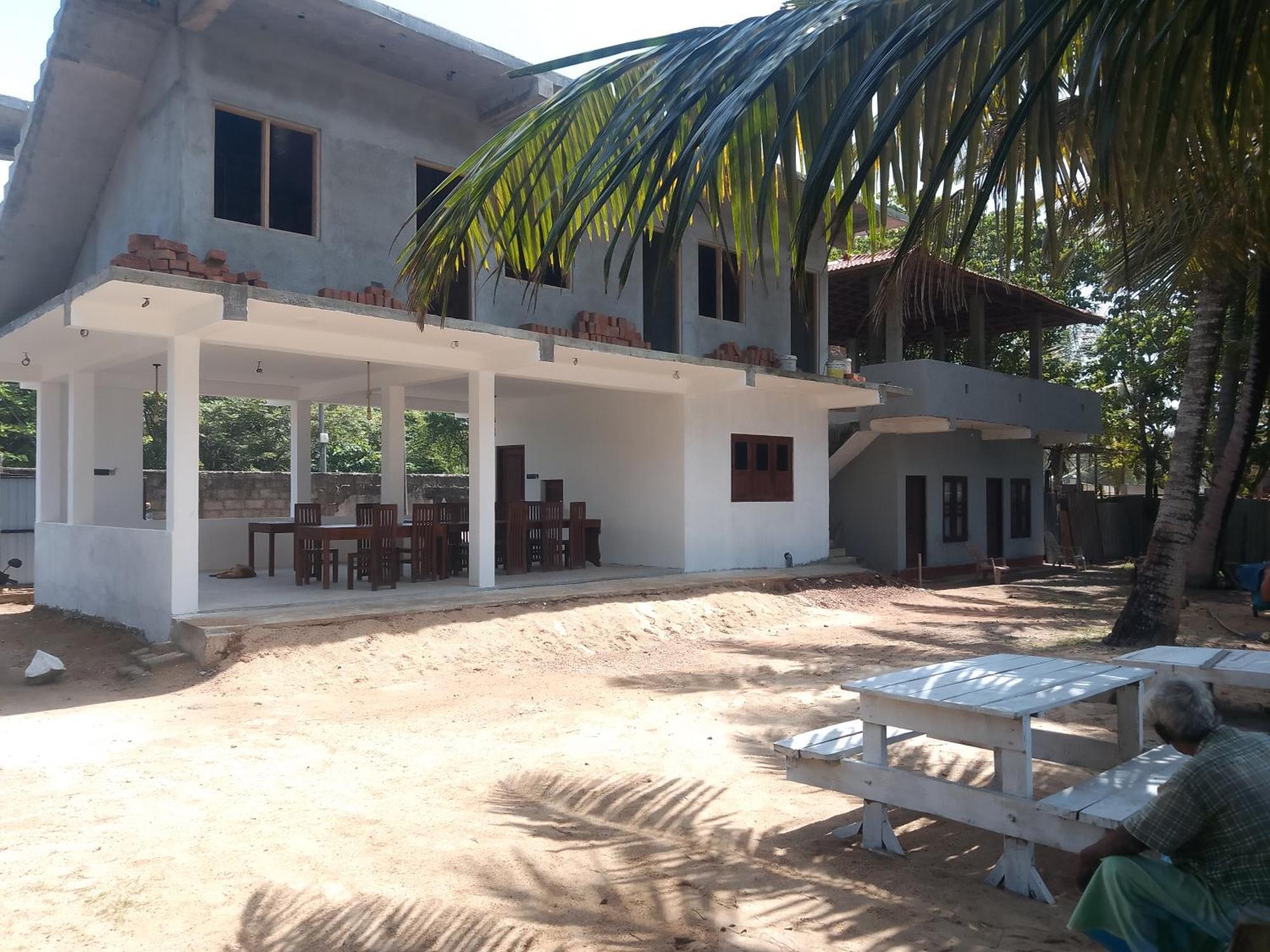 Kusuma'S Lazy Left Hotel Midigama Timur Bagian luar foto