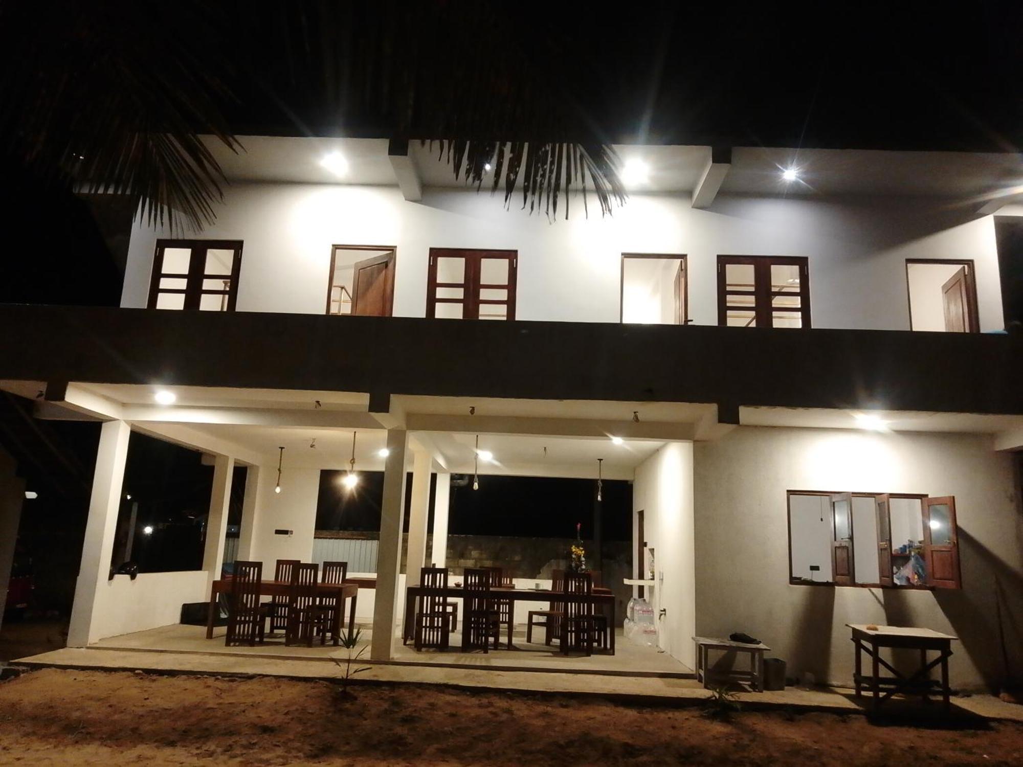 Kusuma'S Lazy Left Hotel Midigama Timur Ruang foto