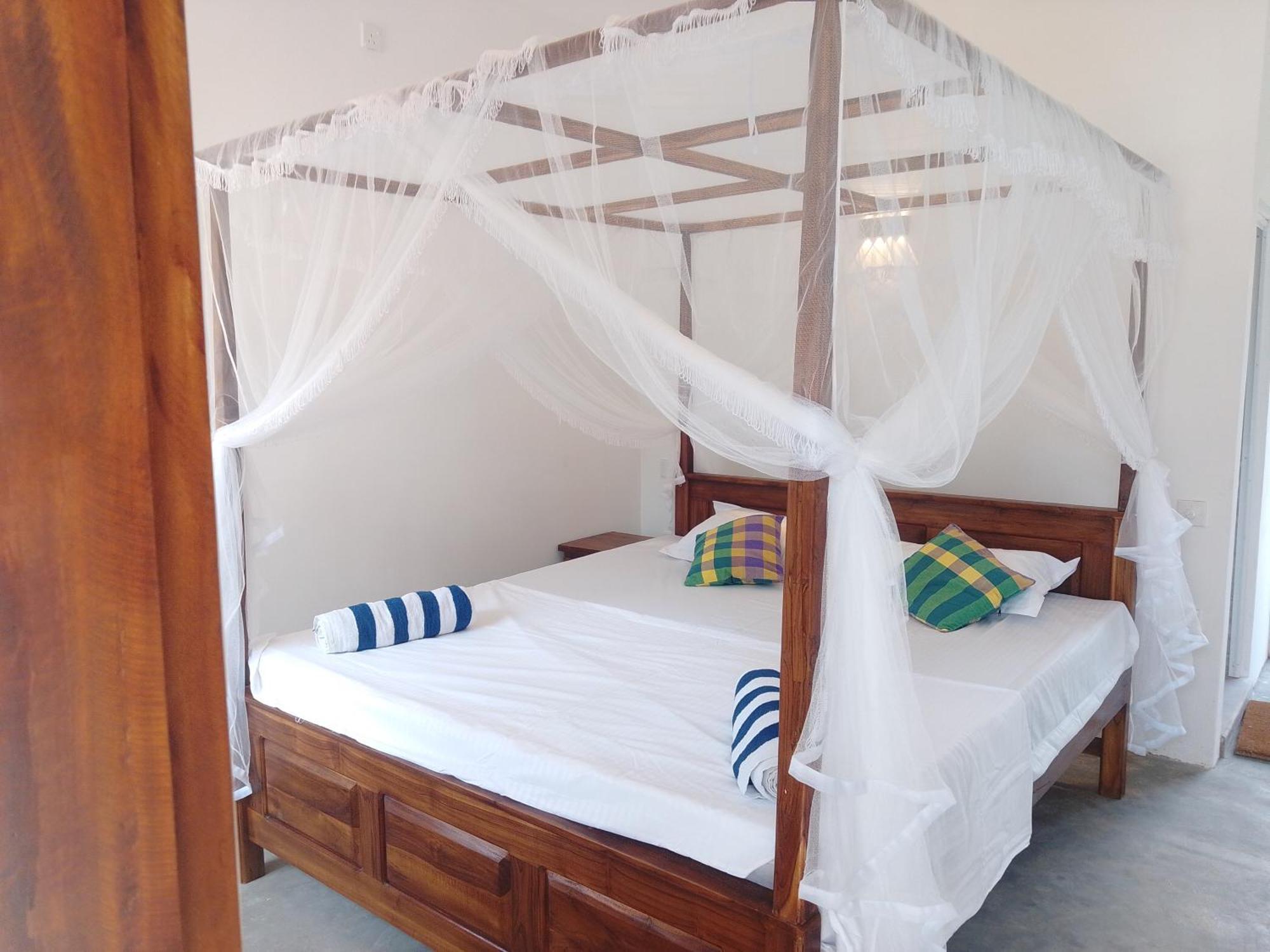 Kusuma'S Lazy Left Hotel Midigama Timur Ruang foto